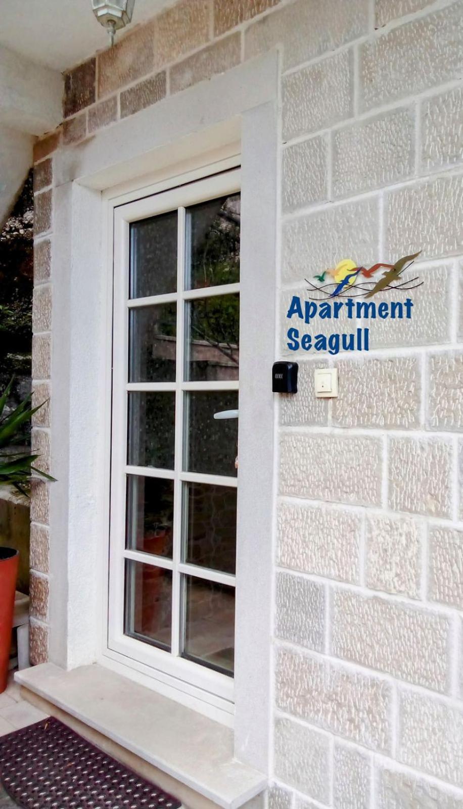 Apartment Mediterraneo Seagull Пераст Экстерьер фото